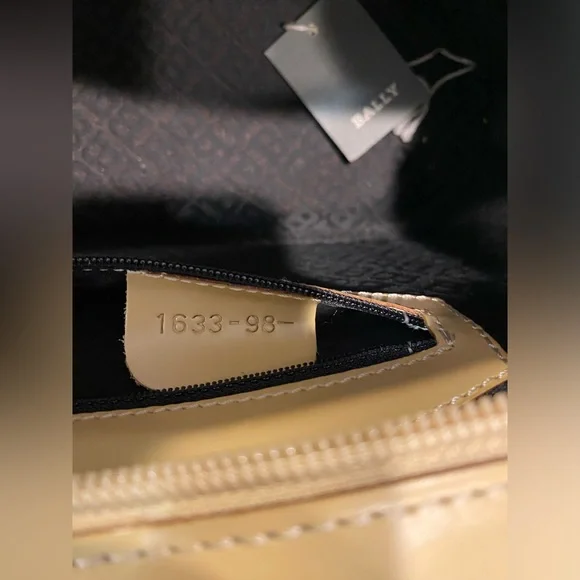 SALE! Authentic Bally shoulder bag - Picture 10 of 16